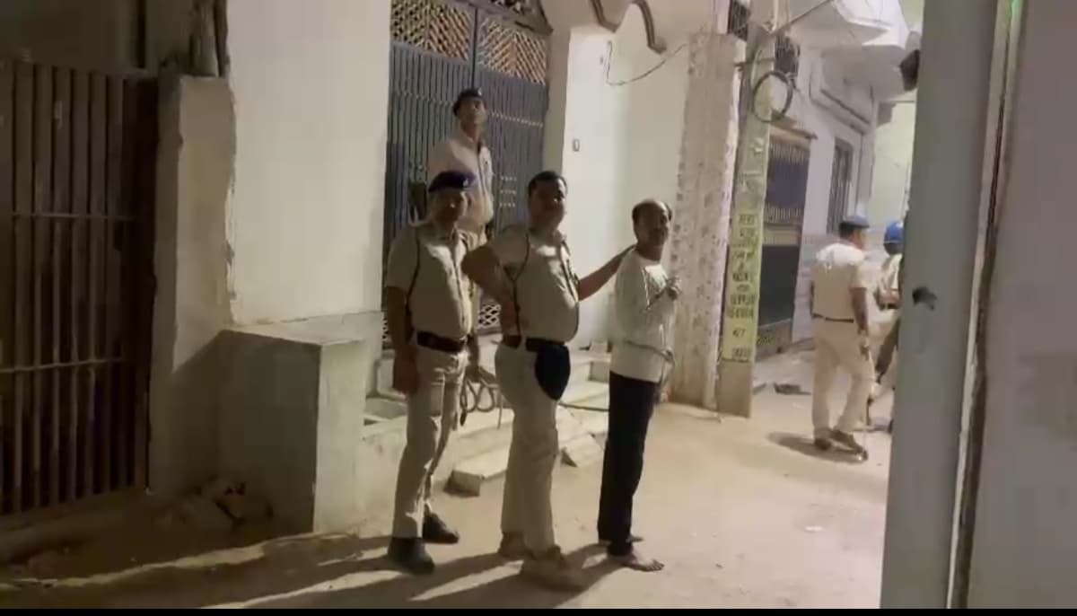 बिजली चोरी के आरोपी को पकड़ने गई पटना पुलिस पर हमला..