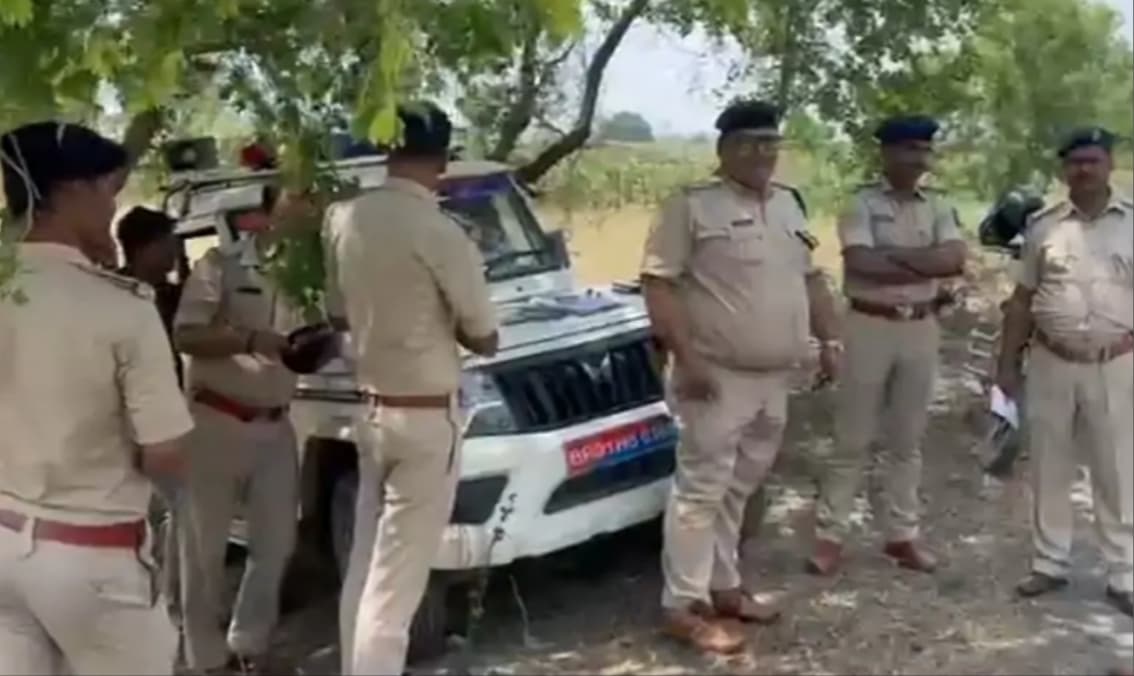 पटना के कसहा दियारा में बुजुर्ग दंपत्ति की हत्या कर शव को खेत में फेंका.