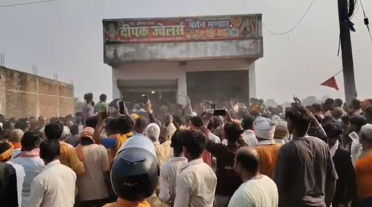 गोपालगंज में लूटपाट करने आये अपराधियों की ताबड़तोड़ गोलीबारी में एक की मौत एक जख्मी, एक अपराधी भी चढ़ा भीड़ के हत्थे