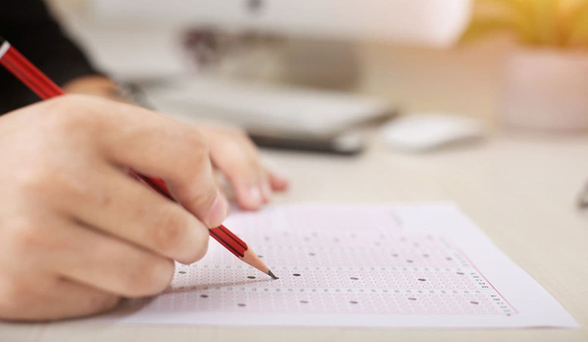 सरकारी नौकरी करते हुए प्रतियोगी परीक्षा नहीं दे सकेंगे, ऐसा करने के लिए देना होगा इस्तीफा