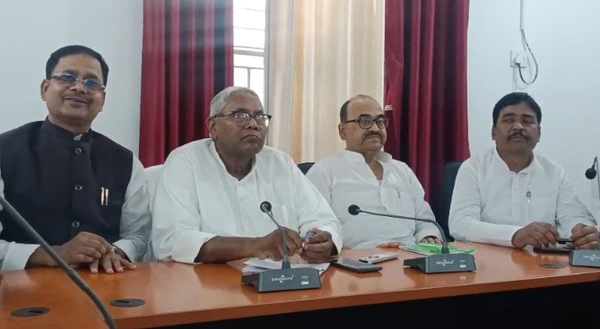 जहरीली शराब कांड के पीड़ित परिवार से मिला राजद का प्रतिनिधिमंडल, शराबबंदी पर उठाये सवाल...