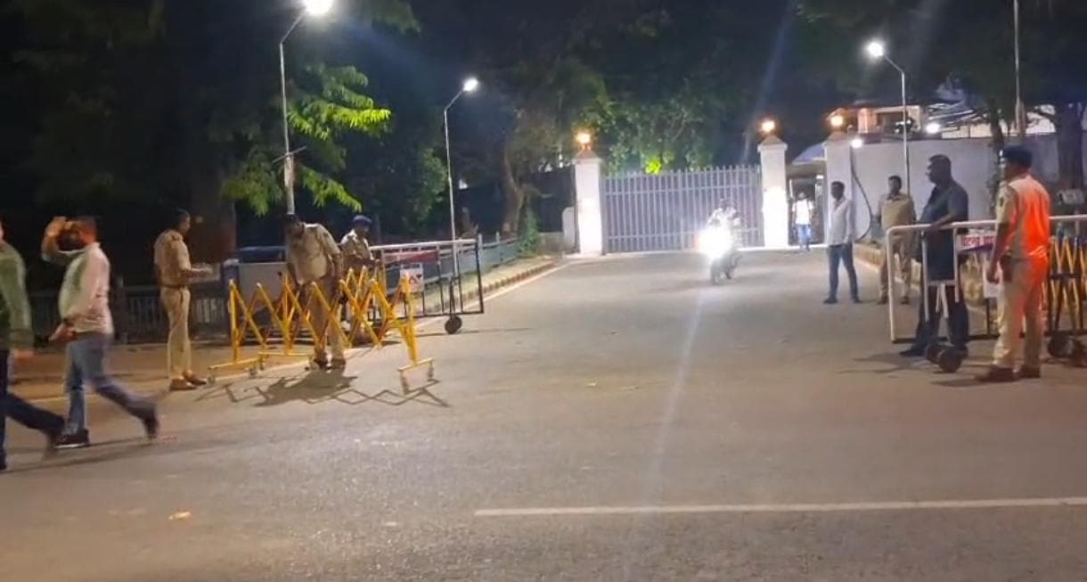 सम्राट के आवास की बढ़ाई गई सुरक्षा, 100 मीटर के दायरे में आने जाने पर लगी रोक, सीएम की रेस में हैं सबसे आगे