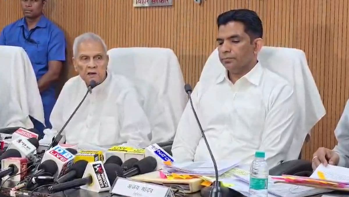 शराबबंदी के बावजूद बिहार में रिकॉर्ड राजस्व वसूली, 10 वर्षों में 11 लाख से अधिक मामले दर्ज