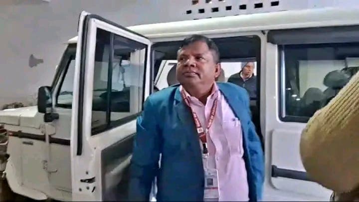 रांची शहर अंचल के सीओ मुंशी राम रंगे हाथ रिश्वत लेते गिरफ्तार....