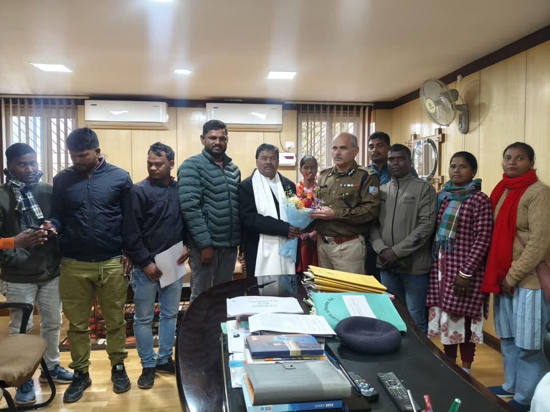 चयनित गृहरक्षकों की नियुक्ति के मामले में अनिल पाल्टा से मिले बंधु तिर्की....