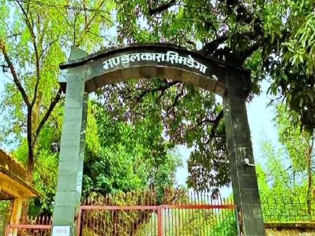 नए साल के पहले दिन सिमडेगा मंडल कारा मे औचक छापामारी....