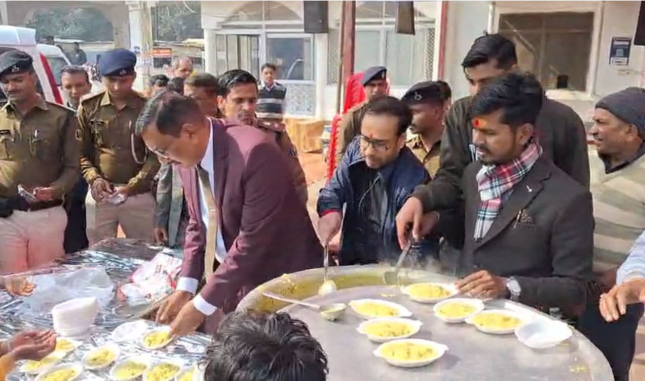 मकर संक्रांति पर थावे धाम में गूंजे जयकारे, श्रद्धालुओं में दिखा उत्साह