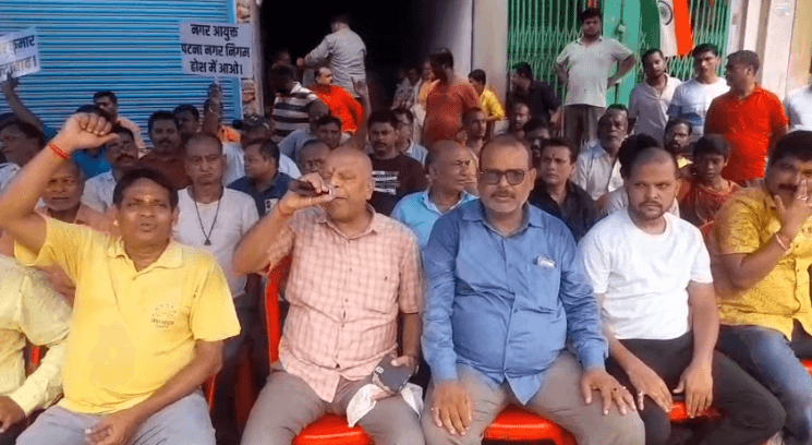 पटना मेयर पुत्र की गिरफ्तारी को लेकर तूल पकड़ा मामला, निगम गेट पर धरना प्रदर्शन...