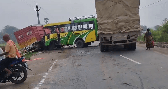 पटना में भीषण सड़क हादसा, 20 यात्री घायल... एम्स रेफर