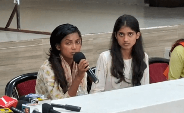 Bihar Crime : Rahul Gandhi की धाकड़ गर्ल Riya Paswan ने कोतवाली पुलिस पर बर्बरता का आरोप, पूरे परिवार...