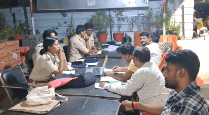 Bihar Crime : पटना में दिनदहाड़े 3.62 लाख की लूट, कर्मचारियों से हथियारबंद अपराधियों ने की मारपीट और लूट...