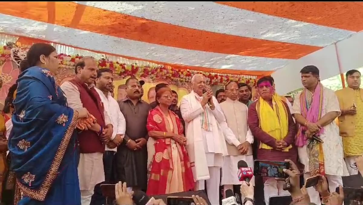 पटना मेयर सीता साहू के होली मिलन समारोह में शामिल हुए राज्यपाल आरिफ मोहम्मद खान समेत कई गणमान्य...