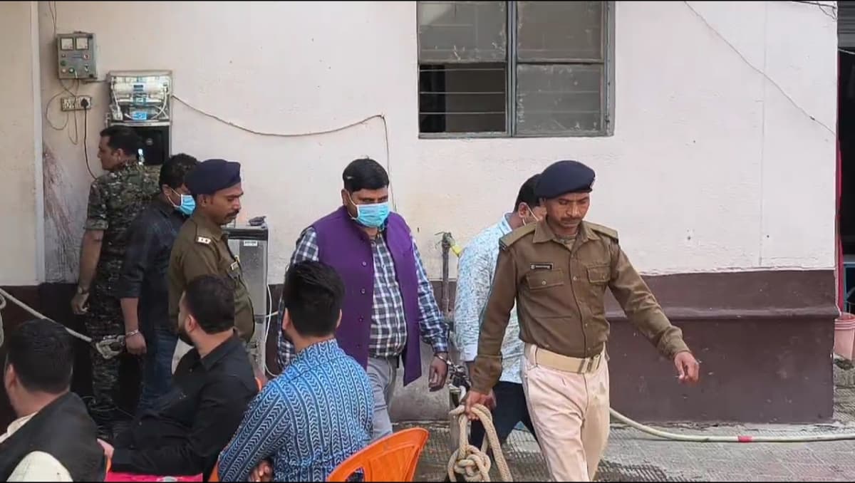 पटना में शराब पार्टी, पुलिस ने डॉक्टर को पकड़ा, न्यायिक और पुलिस अधिकारी को छोड़ा.