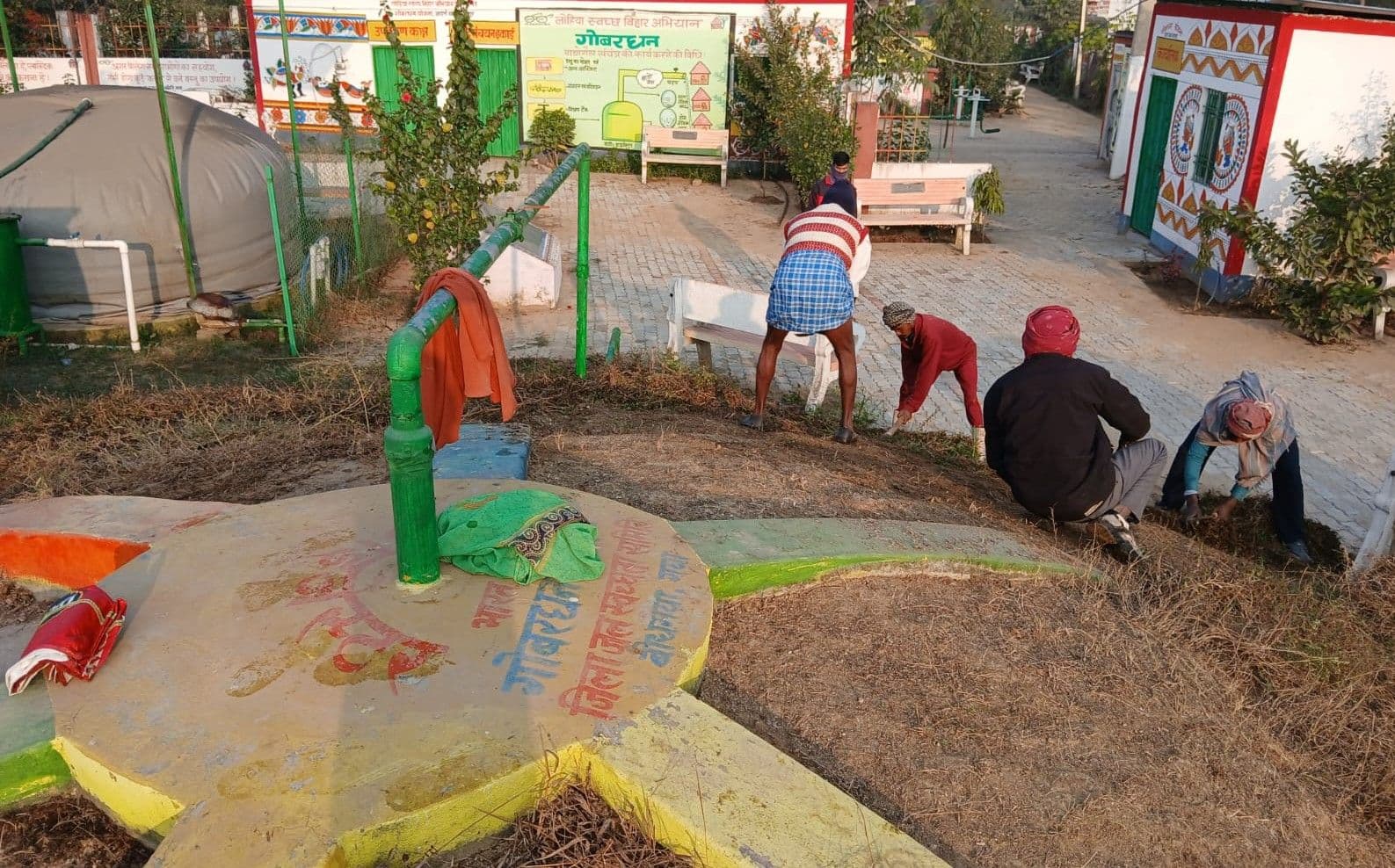 गोबर से भी किसान कर सकते हैं कमाई, महिलाओं को भी हो रहा...