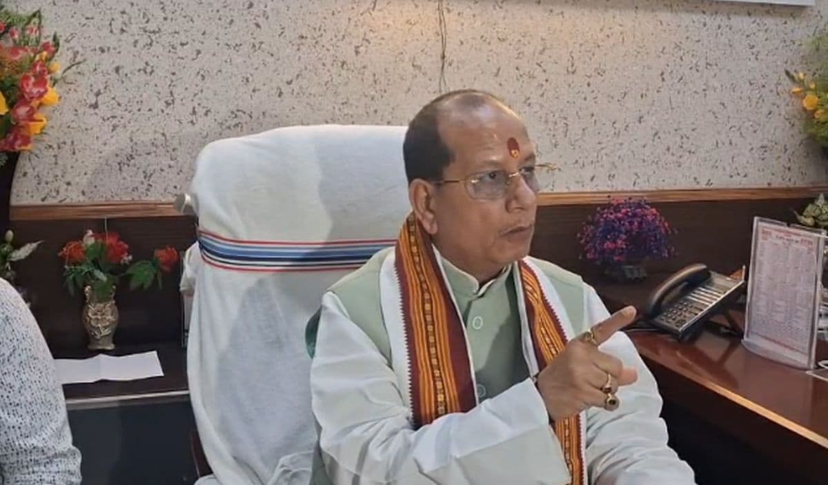 हड़ताल पर गए राजस्व कर्मियों को डिप्टी सीएम की दो टूक, कहा इस समय से पहले लौट आयें वरना काम करने के लायक नहीं रहेंगे...