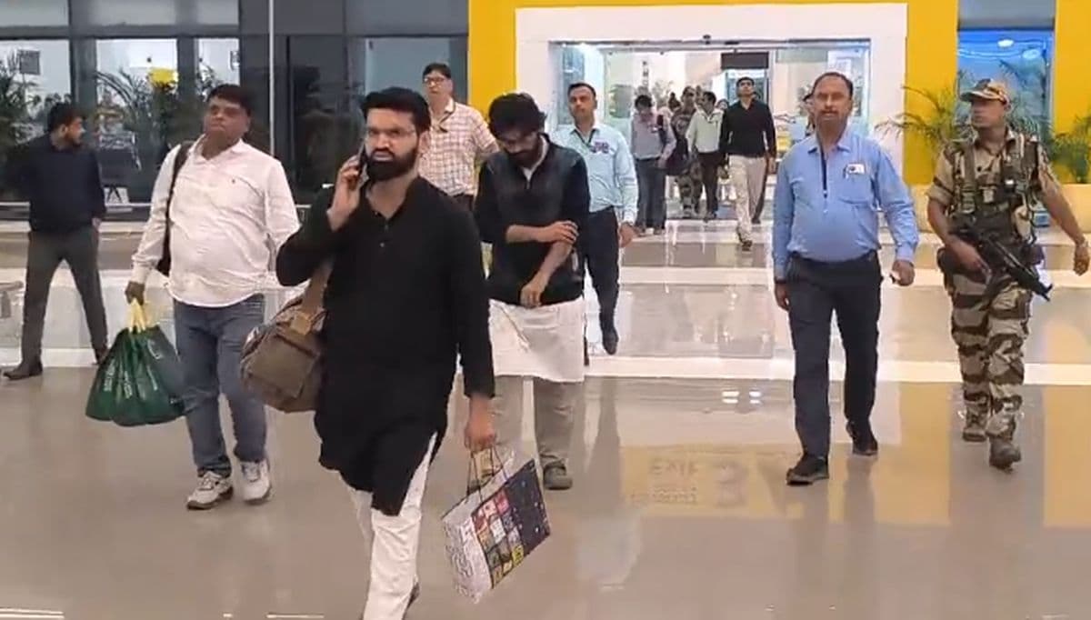 6 वर्ष बाद जेल से बाहर निकले शरजिल पहुंचे पटना, भाई की शादी में होंगे शामिल..