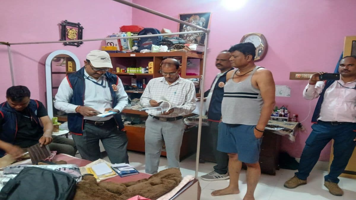 EOU ki 12 thikano par raid