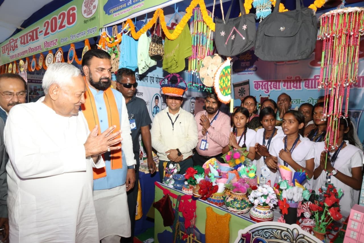 मुख्यमंत्री ने समृद्धि यात्रा के दौरान बेगूसराय जिले में चल रही विकास योजनाओं की समीक्षा की