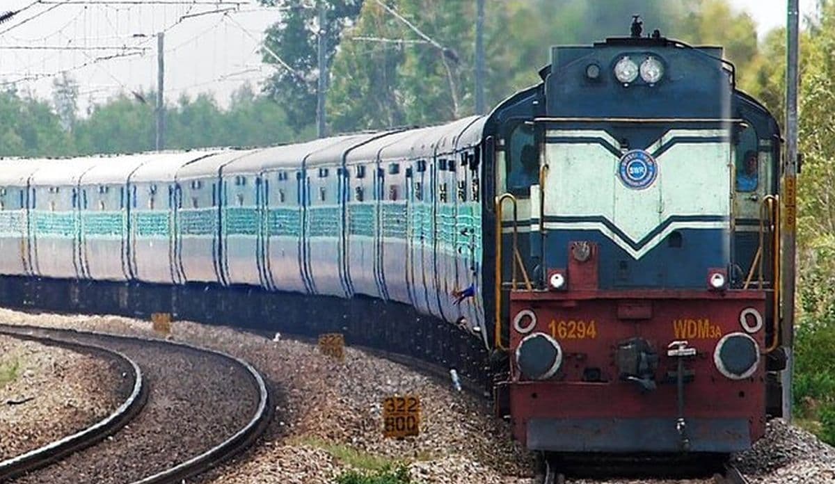 गर्मी की छुट्टियों को देखते हुए रेलवे ने चार जोड़ी स्पेशल ट्रेनों की परिचालन अवधि बढाई