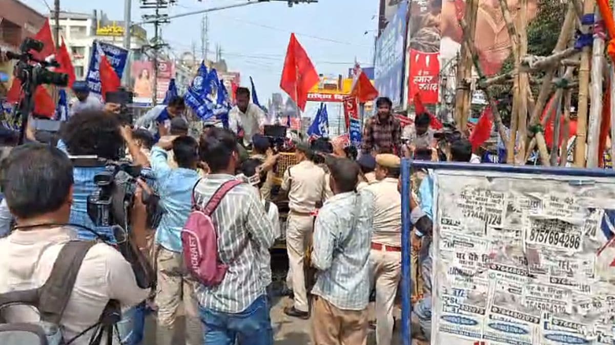 UGC के समर्थन में पटना में फिर से उतरे छात्र, कल सुप्रीम कोर्ट में होनी है सुनवाई...