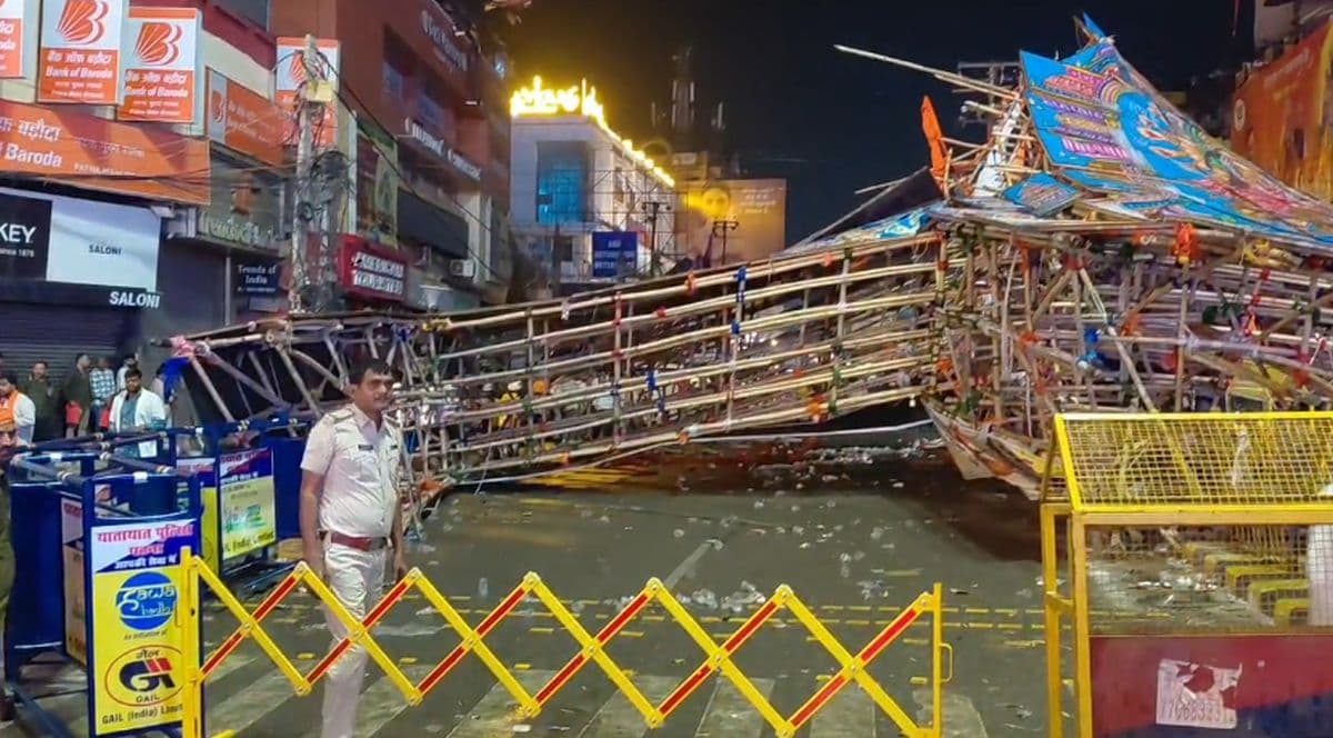 रामनवमी के अवसर पर डाकबंगला चौराहा पर भव्य कार्यक्रम, तेज आंधी तूफान में गिरा गेट फिर तो...