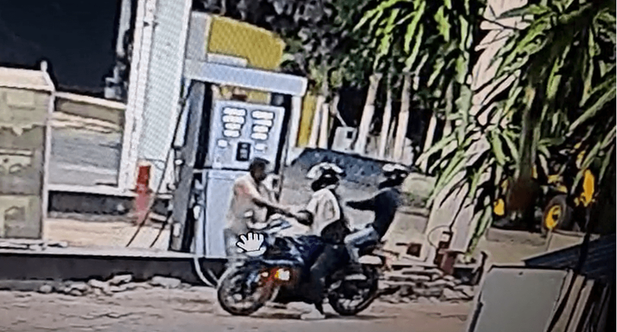 bike sawar badmaashon ne petrol pump par machaya atank