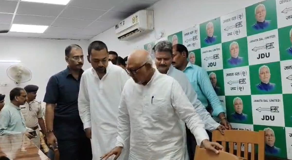 पार्टी में एंट्री के साथ ही लगातार सक्रिय हैं निशांत, अचानक पहुंचे JDU ऑफिस और...