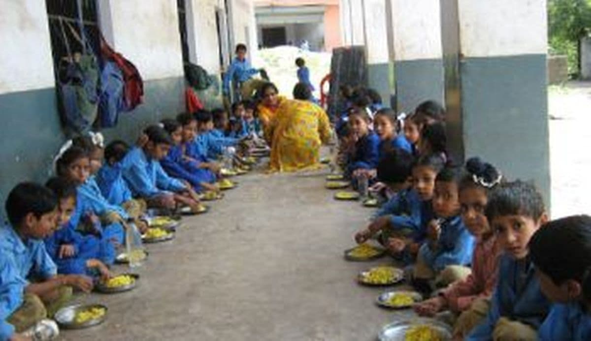 नहीं रुकेगा बच्चों का मध्याह्न भोजन, निदेशक ने कहा 'MDM के लिए हर हाल में...'