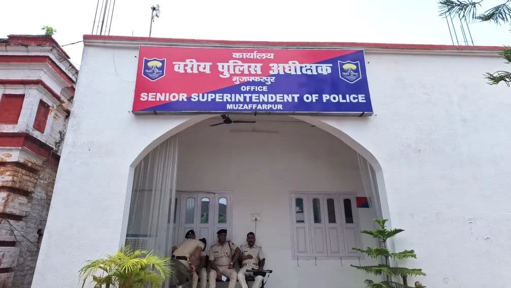 गायघाट गोलीकांड में SSP ने लिया बड़ा एक्शन, पूरी छापेमारी टीम हो गई...