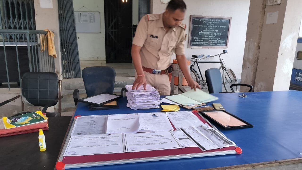 लोन दिलाने के नाम पर दर्जनों महिलाओं से लाखों की ठगी, रातों रात फरार हो गये ठगी