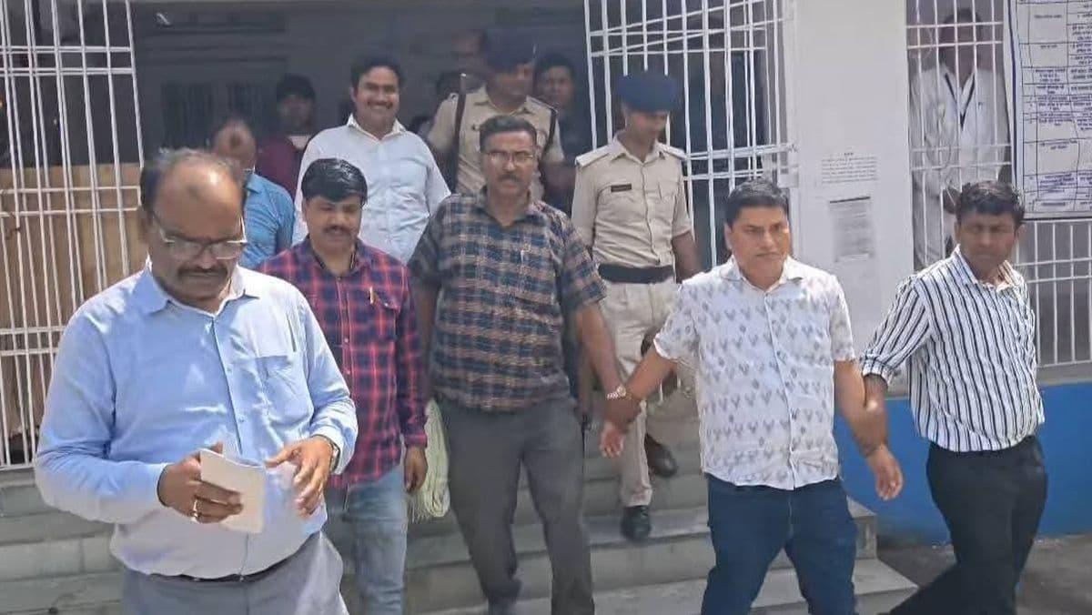 70 हजार रूपये घूस लेते एसडीएम कार्यालय के दो कर्मी गिरफ्तार, एक तो पहले भी...