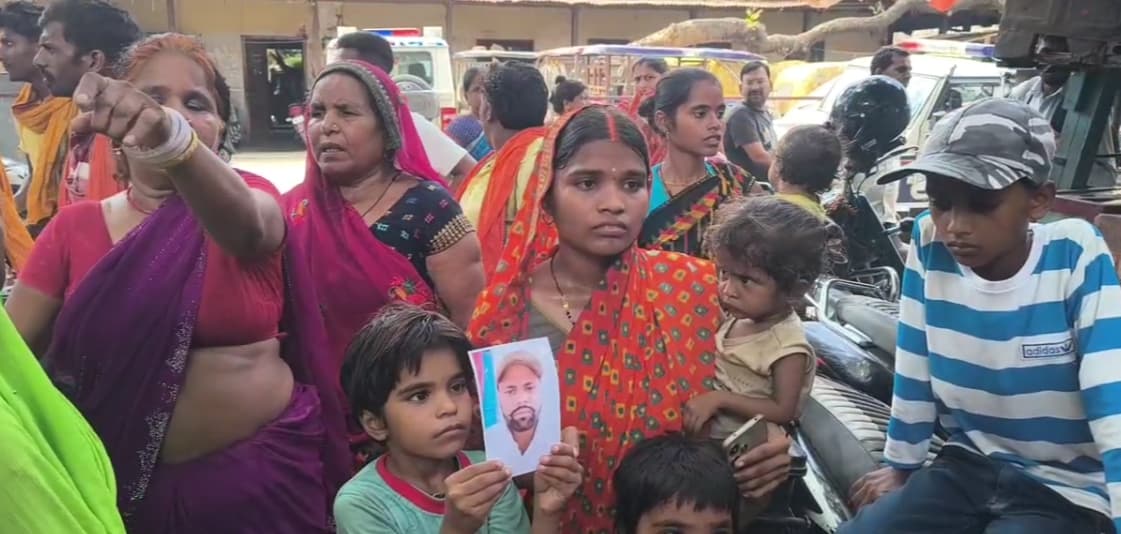 लापता गुड्डू के परिजनों ने पटना के दानापुर में काटा बवाल, पुलिस का लाठीचार्ज..