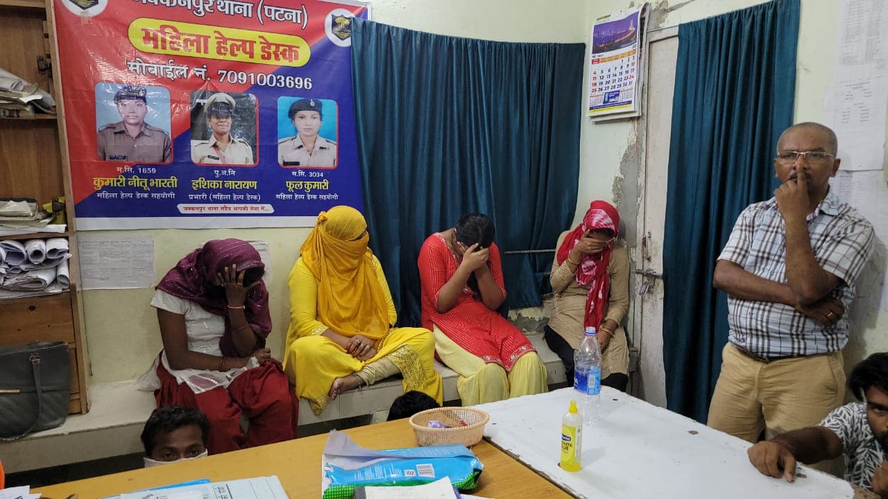 राजधानी पटना में सेक्स रैकेट, कई जोड़ीदार होटल से रंगेहाथ गिरफ्तार..