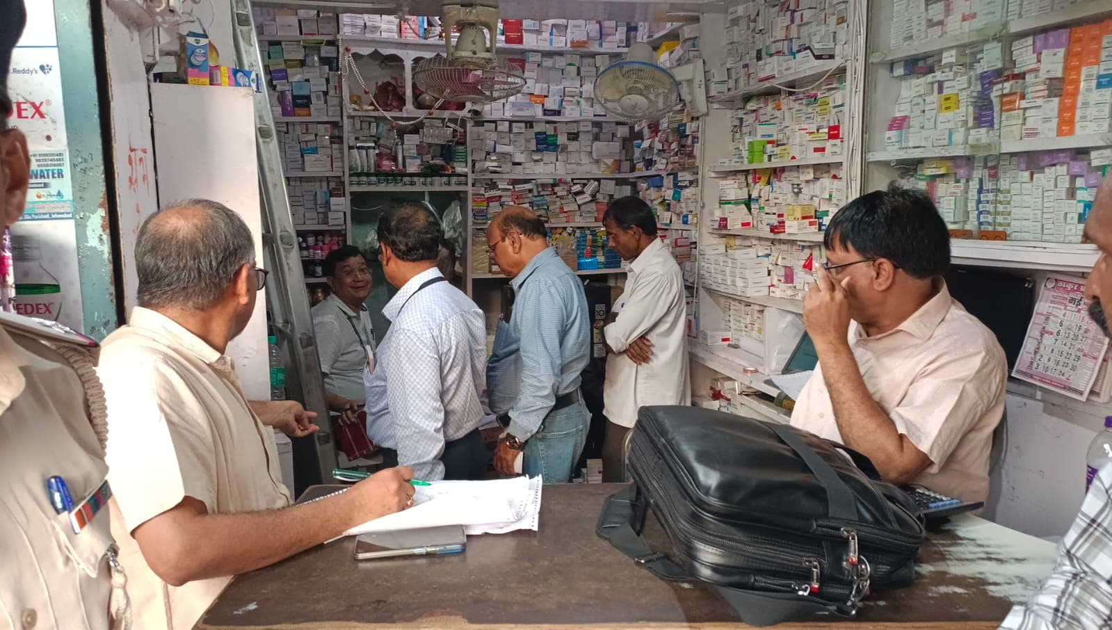 नकली दवा के बिक्री की सूचना पर जहानाबाद में पटना ड्रग विभाग की छापेमारी..
