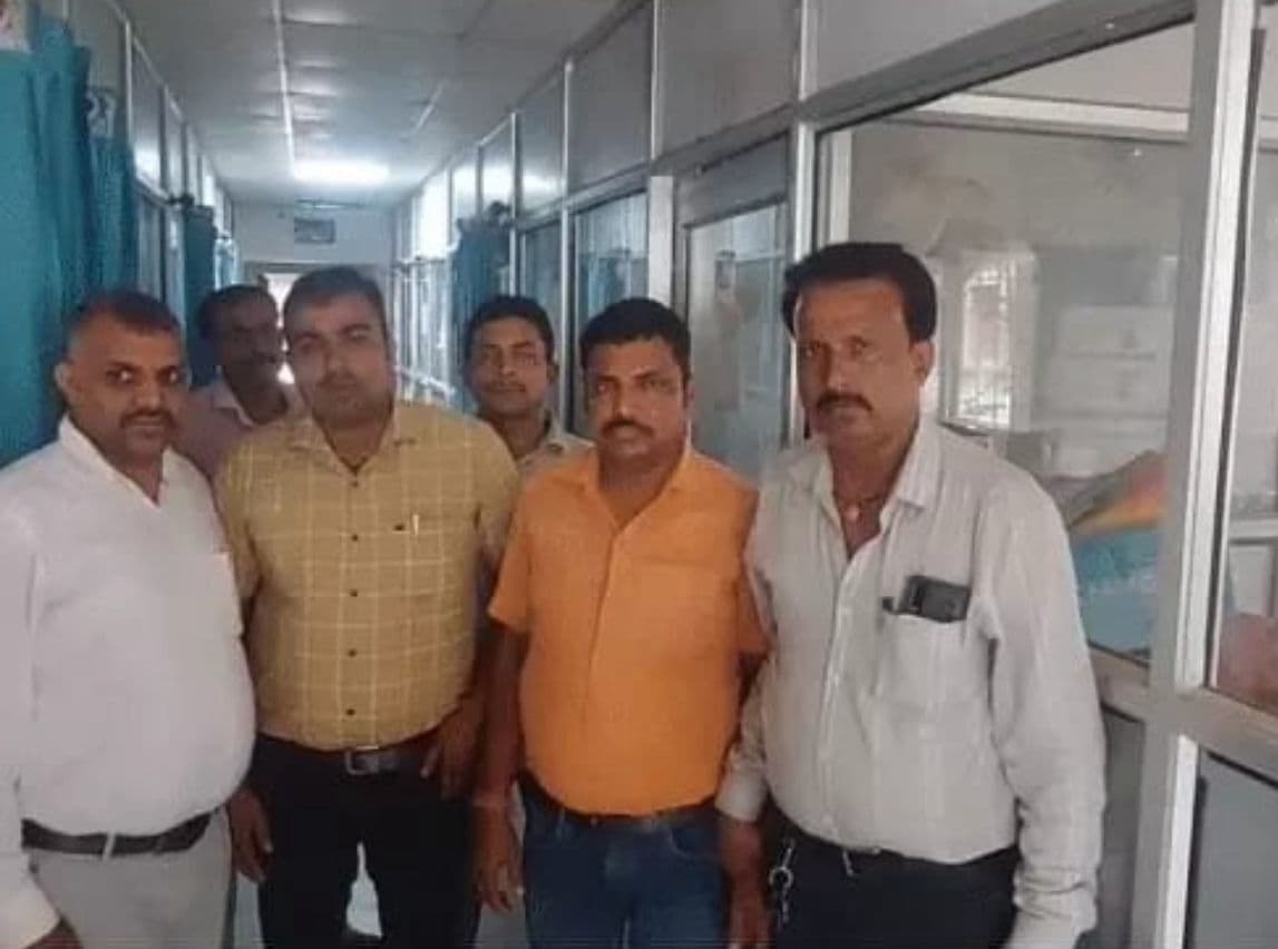 पटना का दरोगा मंदिर के पास से रंगे हाथ गिरफ्तार, जानें वजह..