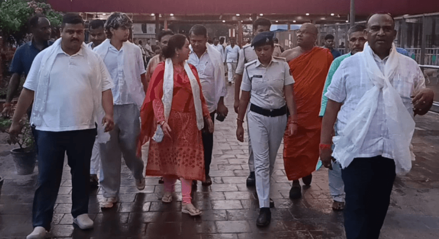 Bihar News : लालू की लाडली बेटी रोहिणी आचार्य पहुंची भगवान बुद्ध के शरण में... साथ में पुत्र भी...